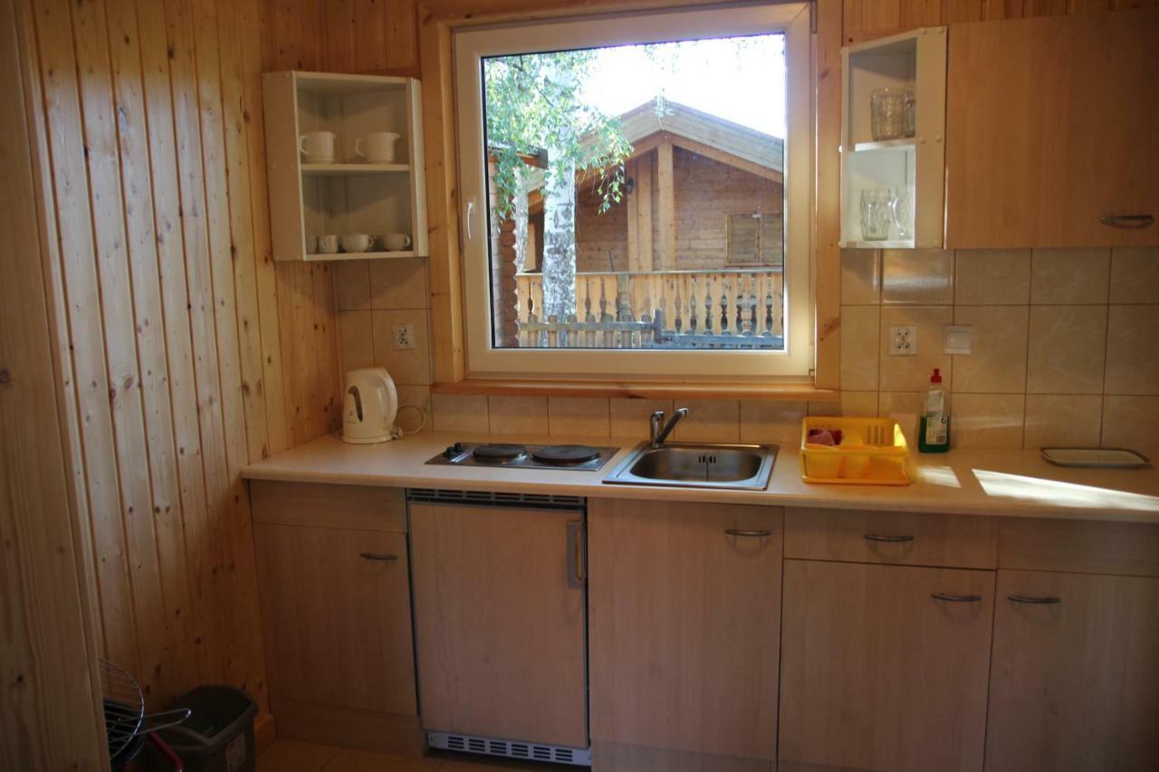 Nad Jeziorem W Karlowicach Lodge *