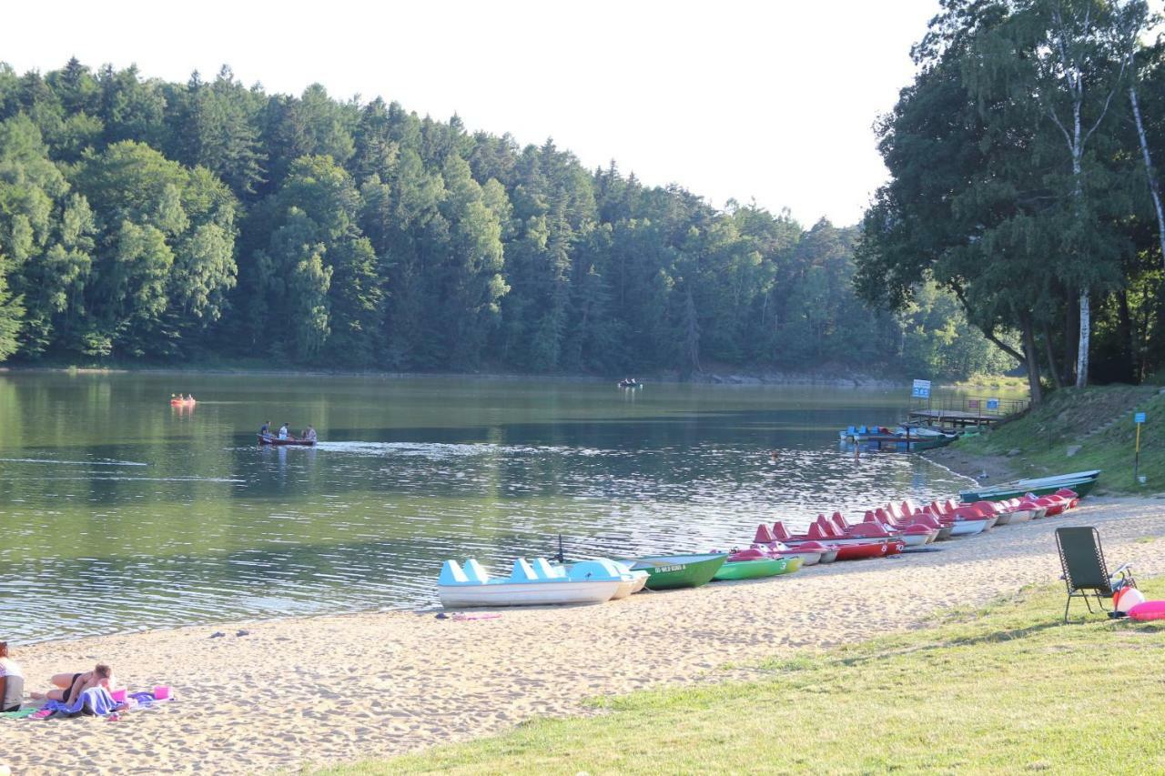 Nad Jeziorem W Karlowicach Lodge *