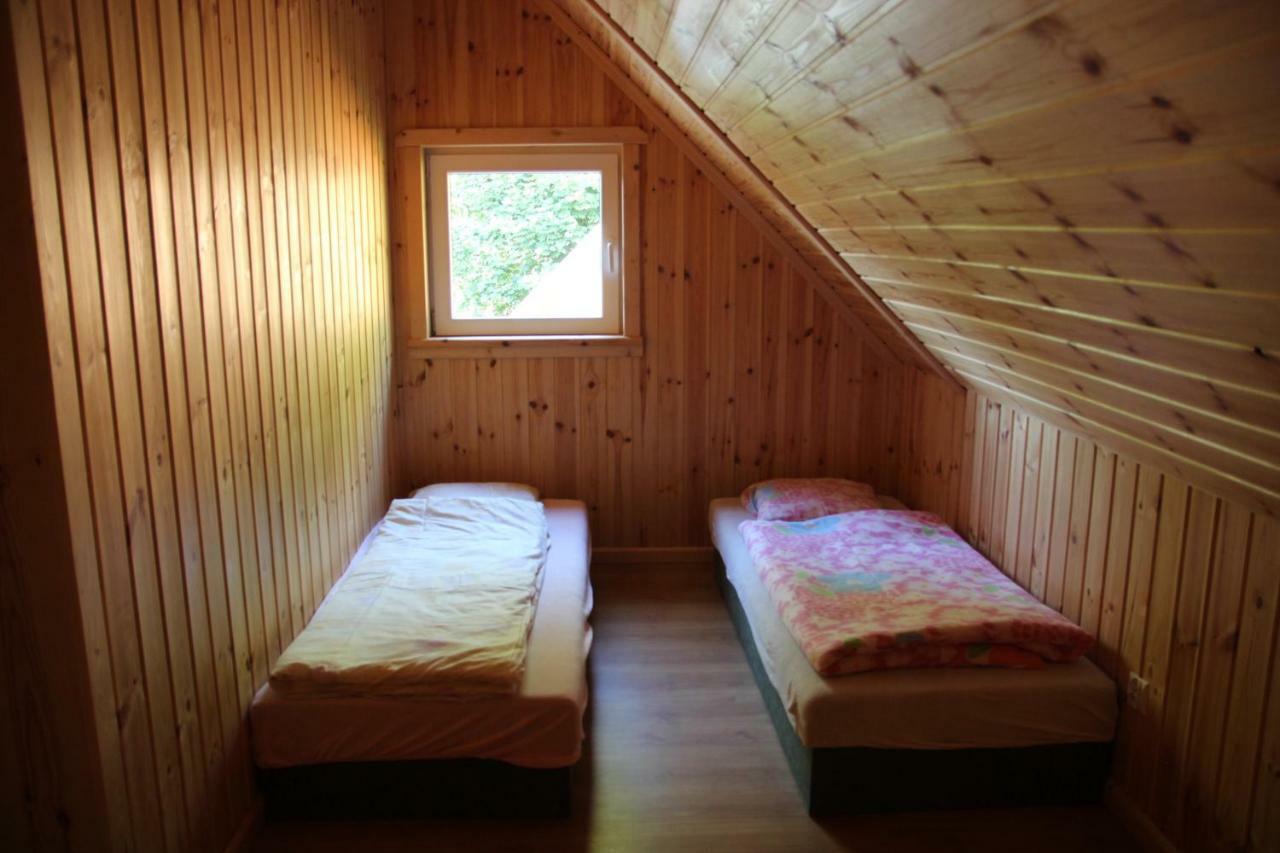 Nad Jeziorem W Karlowicach Lodge