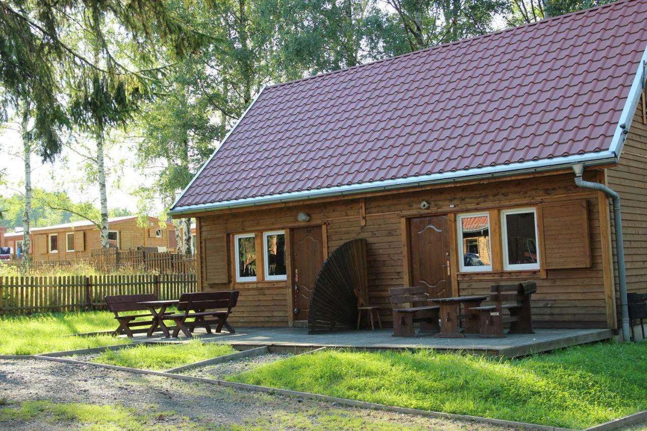 Nad Jeziorem W Karlowicach Lodge *
