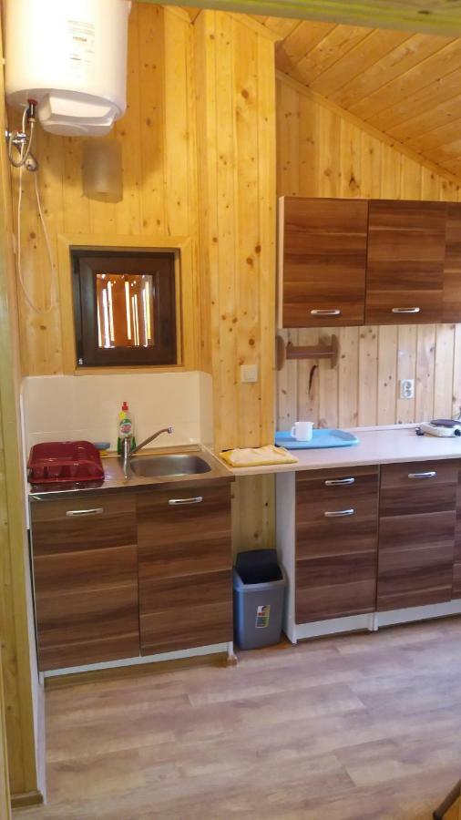 Nad Jeziorem W Karlowicach Lodge *